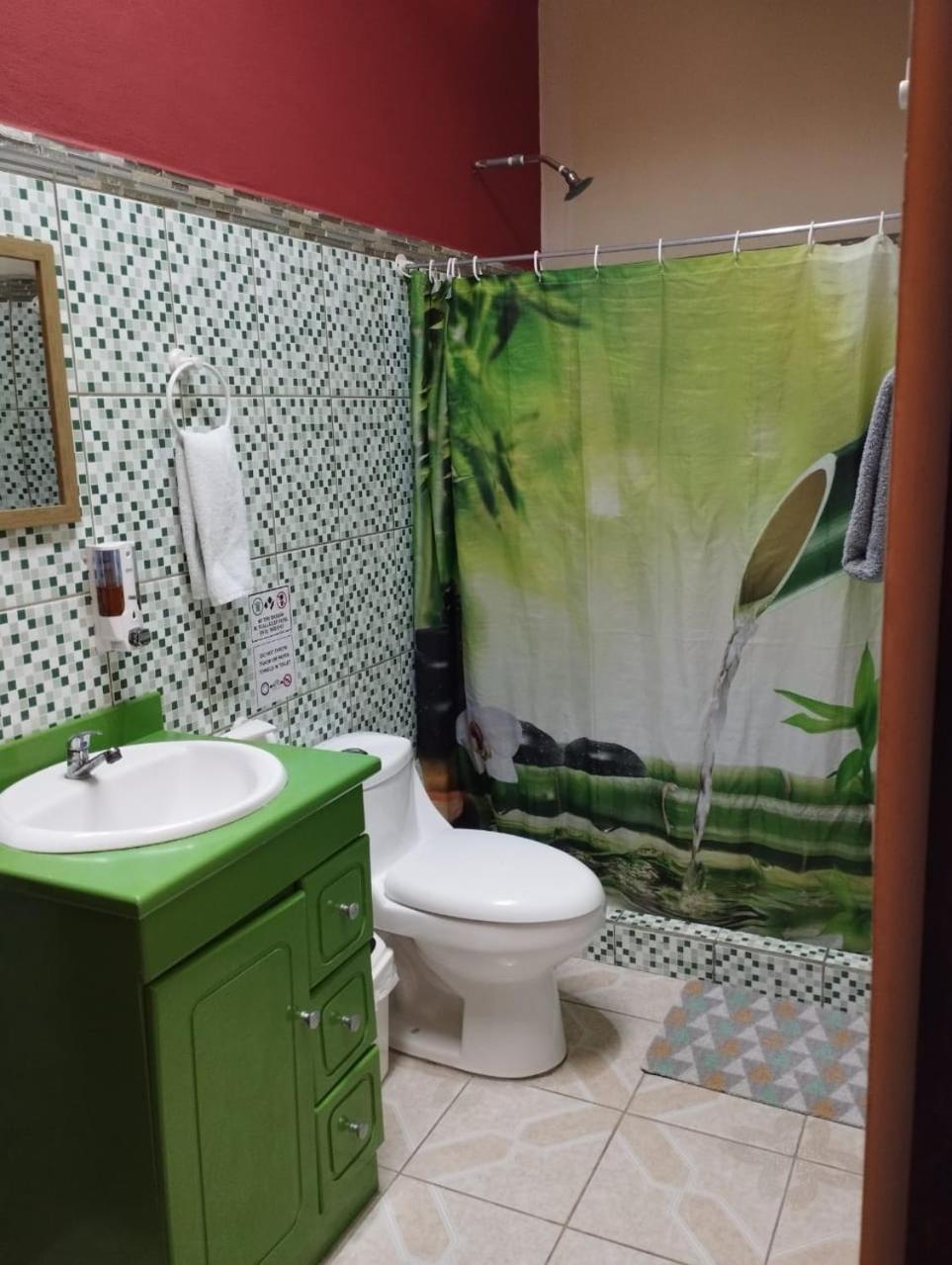 Cabinas Hukats Secret Jungle Puerto Viejo de Talamanca Exterior photo